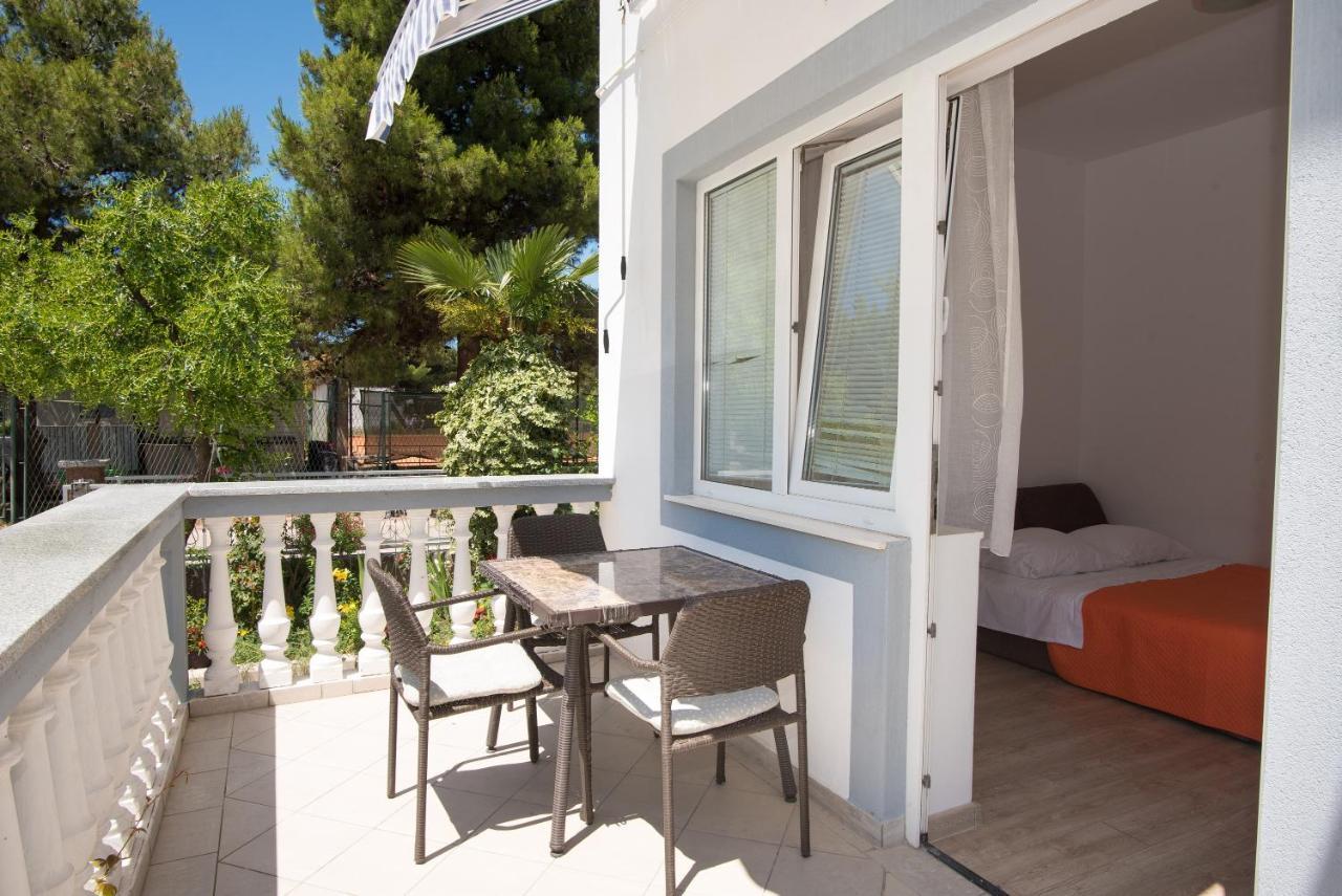 Apartments Lovric Vodice Exterior photo