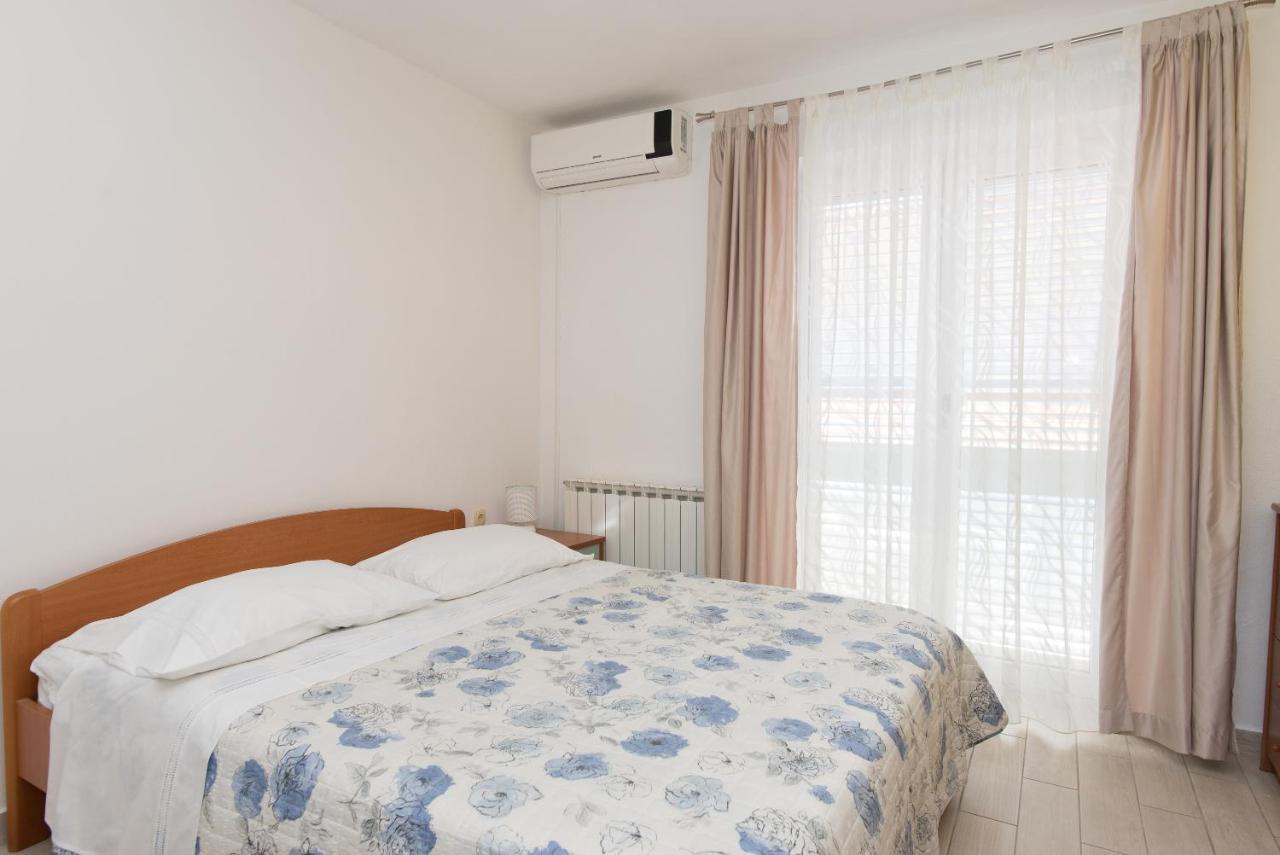 Apartments Lovric Vodice Exterior photo