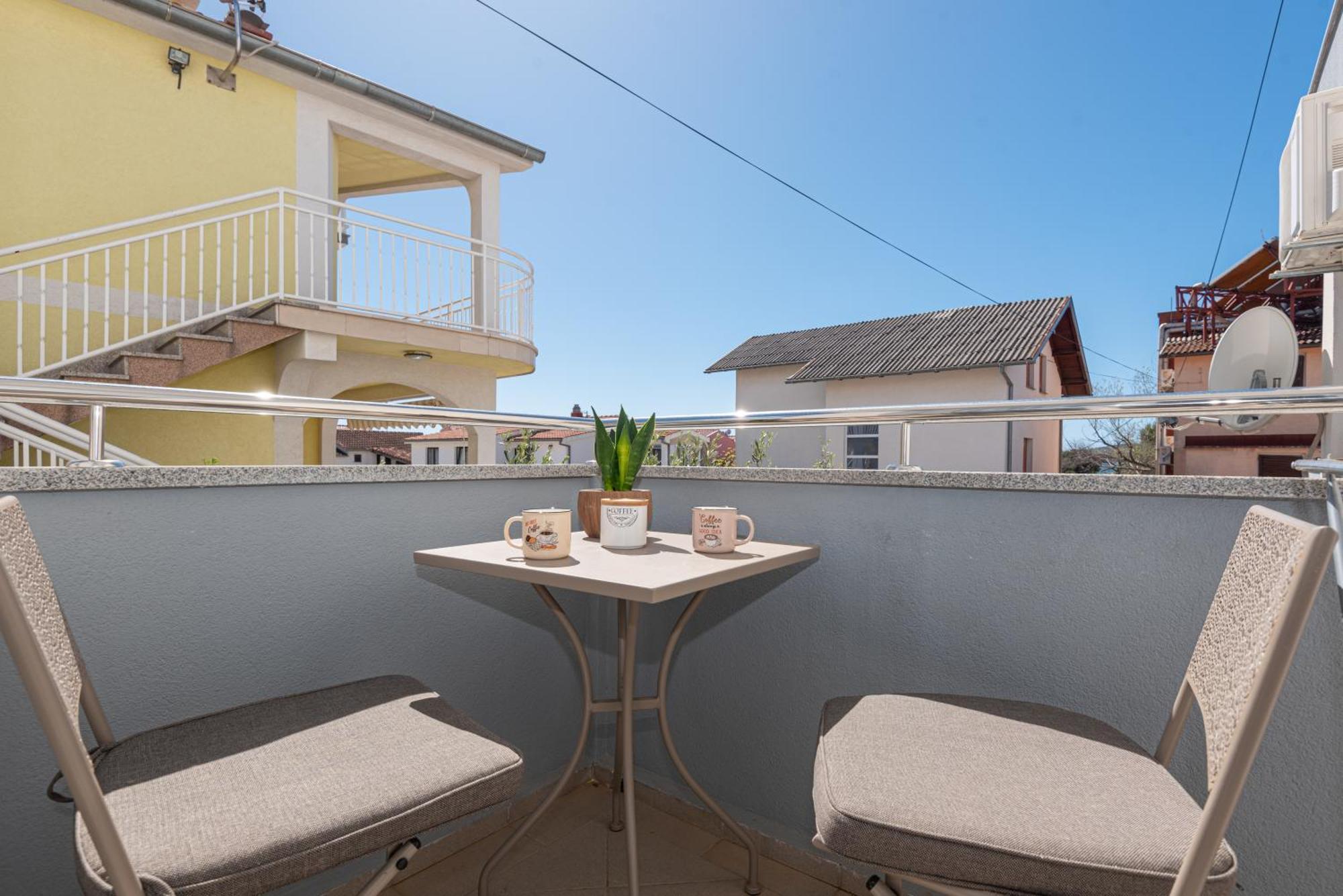 Apartments Lovric Vodice Exterior photo