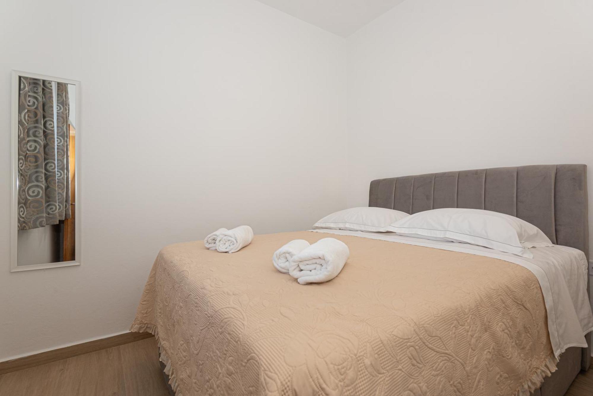 Apartments Lovric Vodice Exterior photo